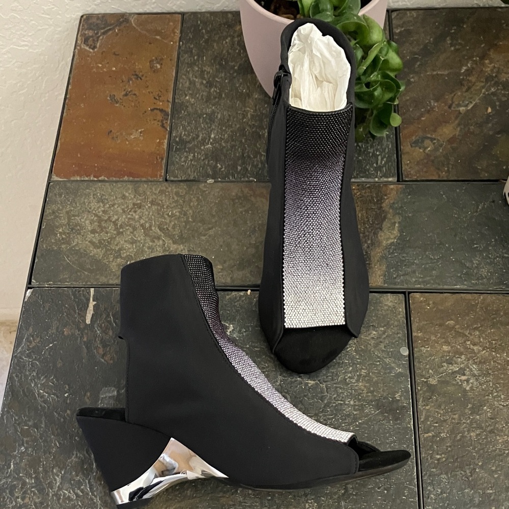 Onex Black Peep-Toe Wedge Booties with Ombré Rhinestones Front size 6 NEW